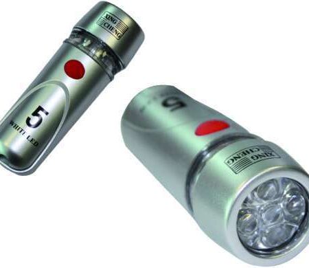 LUZ DELANTERA CON PILAS 735